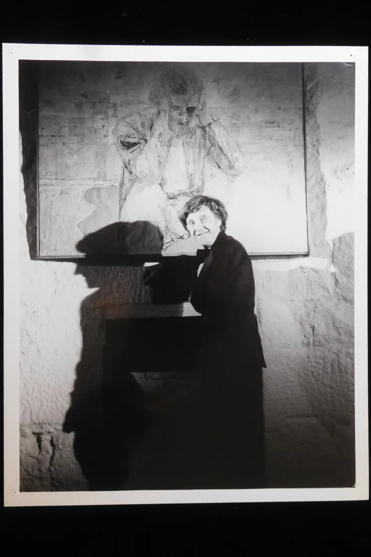 Photo of Eamon Morrissey presenting Joycemen at the Joyce Tower, 1980