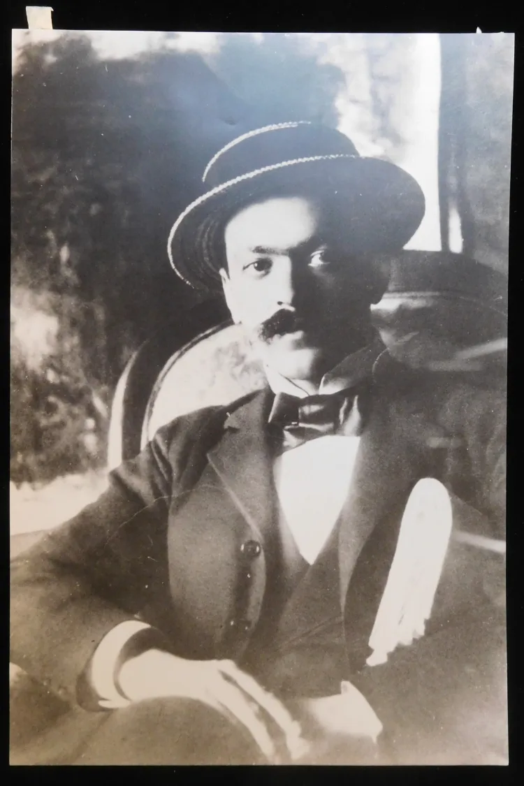 Copy photo of 223 above